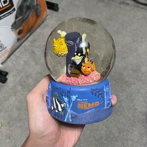 Disney Pixar Finding Nemo Snow Globe